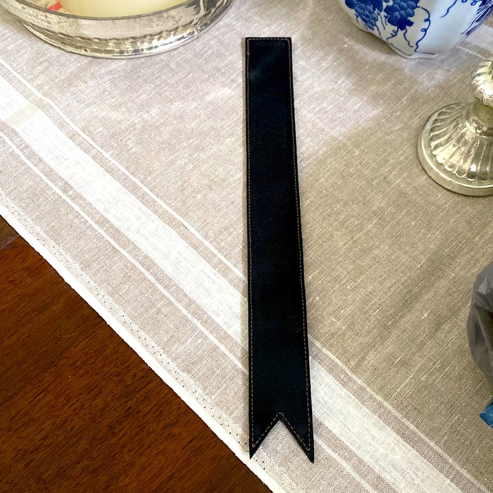 Large Levenger leather book mark or “noodle”